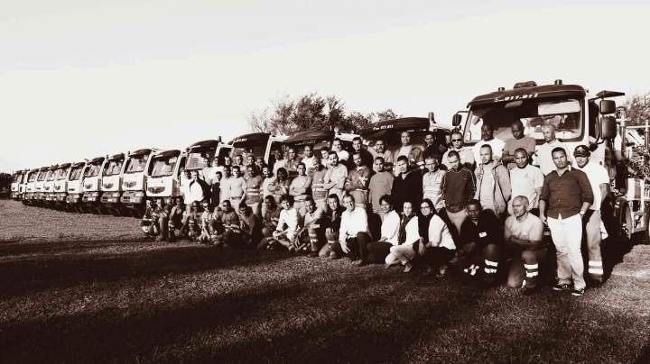 47 salariés et presque 50 véhicules dont : 18 camions hydrocureurs , 1 camion aspirateur/excavateur, 5 fourgons caméra, 9 vh de chantier..